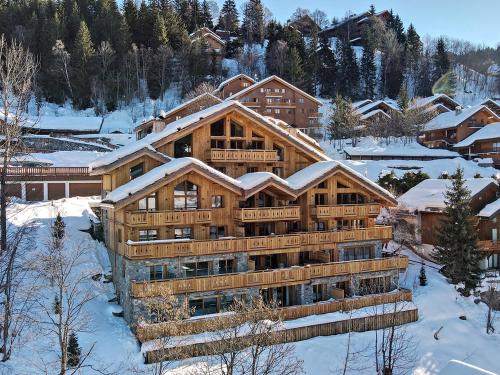 Duplex 4 chambres à Méribel, près du centre et des pistes, avec services de conciergerie - FR-1-613-47