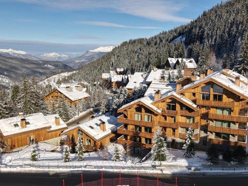 Appartement de luxe avec accès ski aux pieds, spa, terrasses ensoleillées et services hôteliers inclus - FR-1-613-61