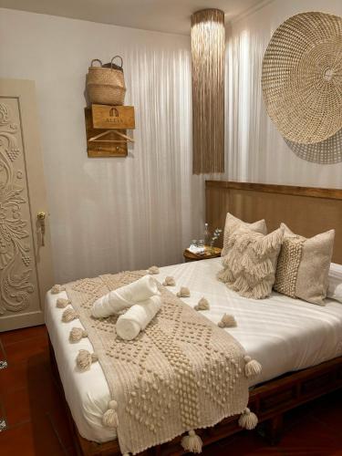 a bedroom with a large bed with towels on it at Hotel ALEIA Centro in Taxco de Alarcón