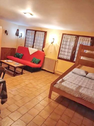 Ένα ή περισσότερα κρεβάτια σε δωμάτιο στο Studio charmant à Cornimont, 30 m², terrasse ensoleillée