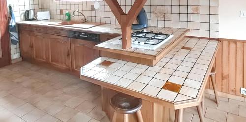 Kuchyň nebo kuchyňský kout v ubytování Studio charmant à Cornimont, 30 m², terrasse ensoleillée