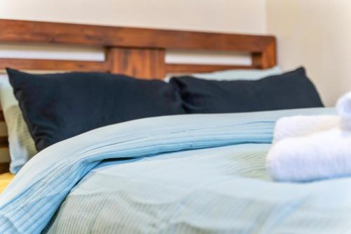 Balmoral Court -Sleeps 6 - Free Parking with Workspace - Balcony & High-Speed WiFi photo 19