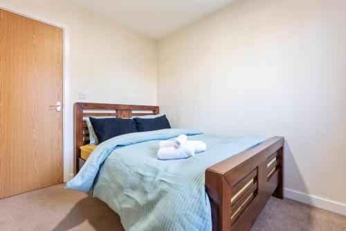 Balmoral Court -Sleeps 6 - Free Parking with Workspace - Balcony & High-Speed WiFi photo 20