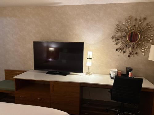 Μια τηλεόραση ή/και κέντρο ψυχαγωγίας στο Quality Inn and Conference Center Greeley Downtown