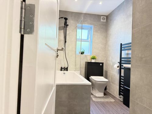 Ένα μπάνιο στο Cozy Rochester Apartment Retreat