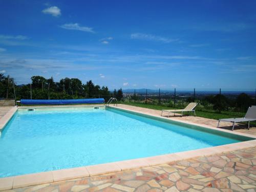 The swimming pool at or close to Casa Aiva & il Ciabutin, in collina tra i vigneti