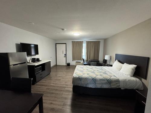 Letto o letti in una camera di Studio 6 Suites Vancouver WA Waterfront