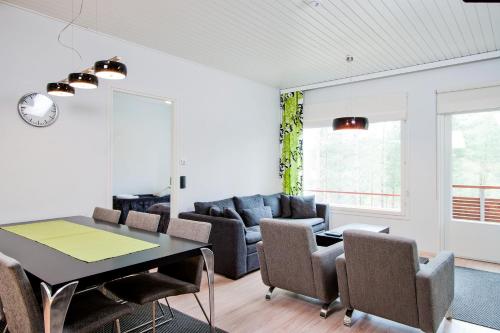 Ruang duduk di Haapala Suites entinen IIDA Vuokatti