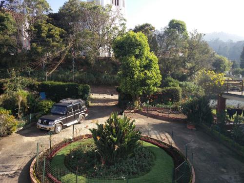 Un jardín fuera de Colonels inn