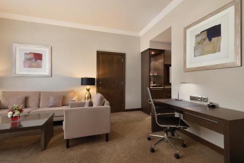  Ramada Downtown Abu Dhabi -  Room  picture :   Tea/Coffee maker    Minibar    Shower                           