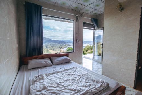 Nespecifikovaný výhled na hory nebo výhled na hory při pohledu z hotelu
