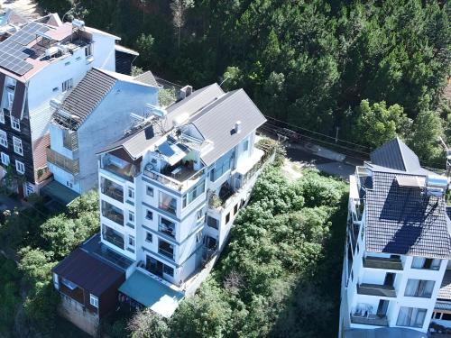 an overhead view of a white apartment building at NEST House in Ấp Kim Thạch