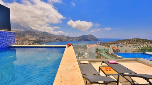 Photo de la galerie de l'établissement Seaview Luxury Apartment - 6839, à Kalkan