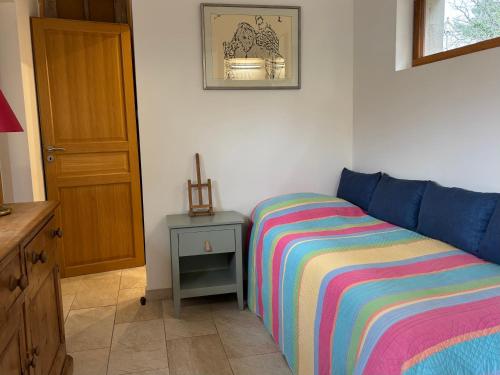 Ένα ή περισσότερα κρεβάτια σε δωμάτιο στο Lodge with private pool surrounded by vineyards