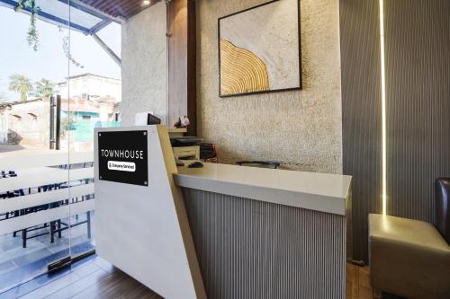 a restaurant with a counter with a sign on it at Townhouse Arvind Marg Pachamarhi in Pachmarhī