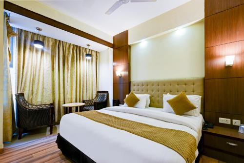 Postel nebo postele na pokoji v ubytování The Pamposh Hotel