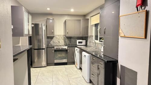 Η κουζίνα ή μικρή κουζίνα στο Heronsgate GH017