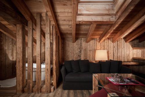 a living room with a couch and a table at Alpen Hotel Chalet in Valdidentro