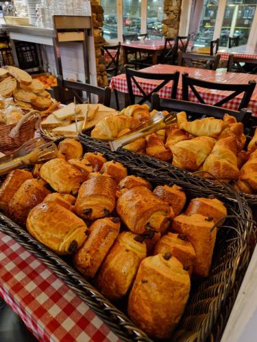 a display of bread and pastries on a table at Hotel Panda in Pas de la Casa