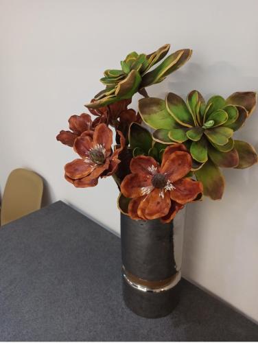 a vase filled with flowers on a table at Sodi Cozy apartment in Kardítsa