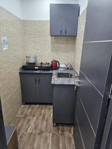 Kuchyň nebo kuchyňský kout v ubytování Hen-Cap Apartment Services
