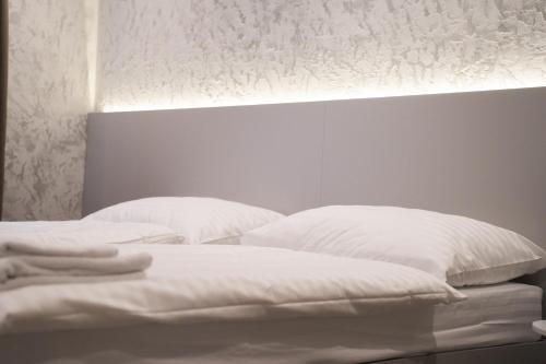 two white beds with white pillows in a bedroom at Млин готель-ресторан-спа in Tyapche