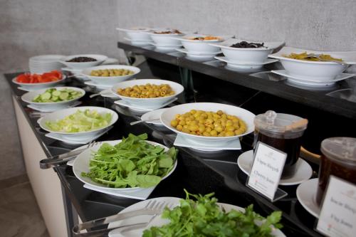 ホテルの敷地内または近くでの食事または食べ物