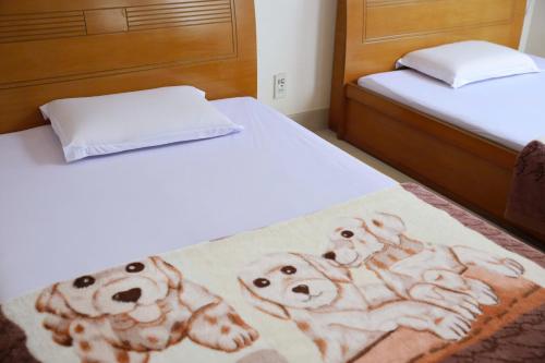 Katil atau katil-katil dalam bilik di Khách sạn Bảo Lộc Garden
