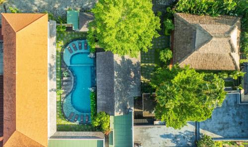 an overhead view of a swimming pool in a resort at Puri Andong Villa in Ubud
