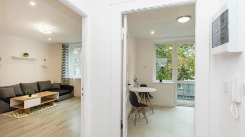 Happy Street Apartment