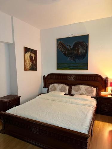 Un pat sau paturi într-o cameră la Knez Mihailova apartment, City center