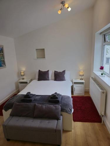 a bedroom with a large bed and a couch at Luxury Hampstead Mews House, Close to City Centre in London