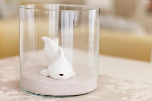 a glass jar with two white rabbits in it at HG Hotel Il Settebello in Marina di Cecina