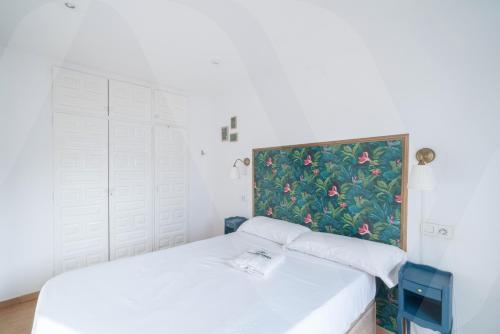 Belle Maison Roses Puig Rom by Welhomy