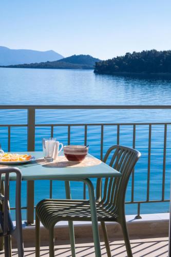 Marmel seaside apartment-BRANDNEW Beachfront apartment in Nydri