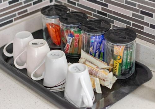 Utensilios para hacer té y café en The Golden Place