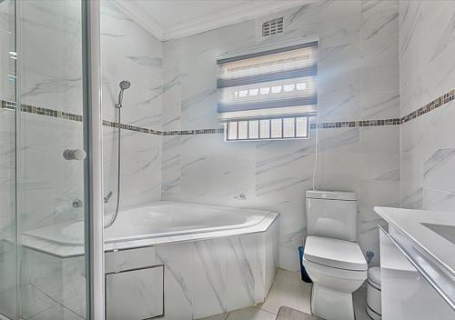 Un baño de The Golden Place
