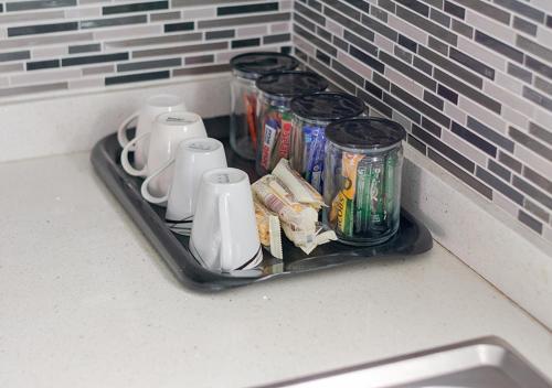 Utensilios para hacer té y café en The Golden Place