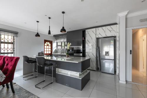 Una cocina o zona de cocina en The Golden Place