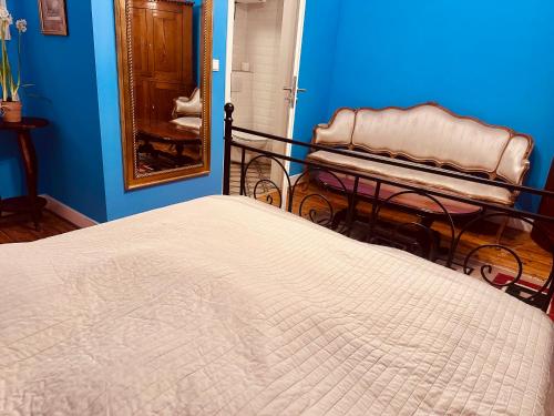 Ένα ή περισσότερα κρεβάτια σε δωμάτιο στο Appartement Rheinfelsblick - Historische Eleganz und moderner Komfort