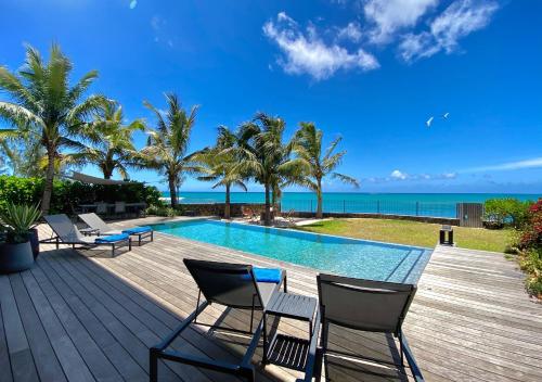 Outstanding waterfront apartment