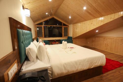 a bedroom with a large bed in a room at Hidden Heaven, Near Nature Park in Manāli