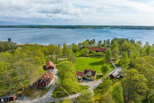 an aerial view of a house with a lake at Gula Villan apartment in Västervik