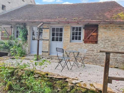 Photo de la galerie de l'établissement Maison charmante à Eguilly - Jardin et Terrasse, à Éguilly