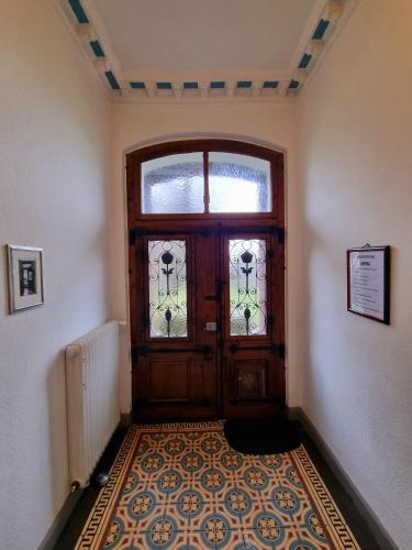 an entryway with a door and a tile floor at Das alte Pastorat in Kevelaer