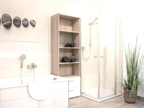 a bathroom with a shower and a sink at Backbord in Ulstrupfeld
