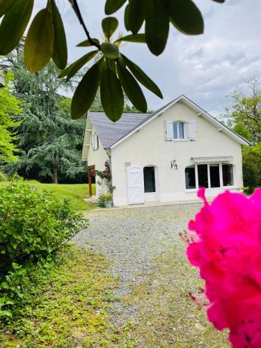 L'orée des roses, hébergement de vacances avec jardin et piscine