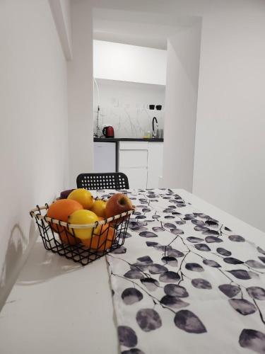 Studio 19 - Ghetto Heroes Square