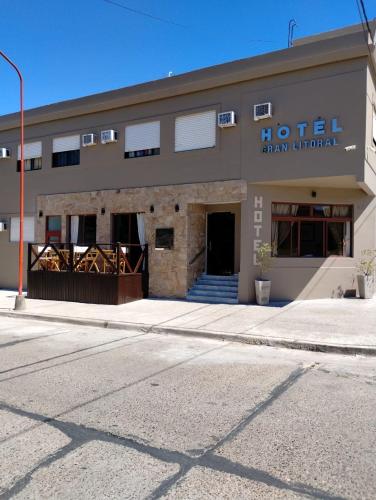 a hotel with a sign on the front of a building at Hotel Gran Litoral in Concepción del Uruguay