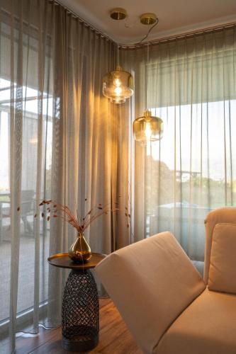 a living room with a couch and a table at Nautica Faulensee in Faulensee